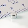 Neodymový magnet válec pr.5x3 Z 80 °C, VMM4-N35 (Počet kusů 1 ks)