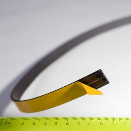 2425 magneticky pasek se samolepici vrstvou 15x2 mm