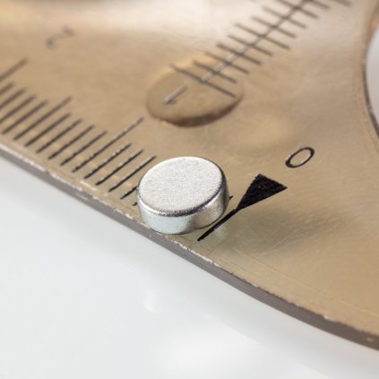 Neodymový magnet válec pr.5x1,6 Z 80 °C, VMM4-N30 (Počet kusů 1 ks)