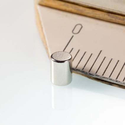Neodymový magnet válec pr.3x4 N 80 °C, VMM4-N35 (Počet kusů 1 ks)