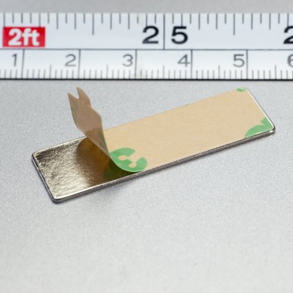 3817 neodymovy magnet se samolepkou 3m 40x12x1 mm tloustka samolepky 0 06 mm