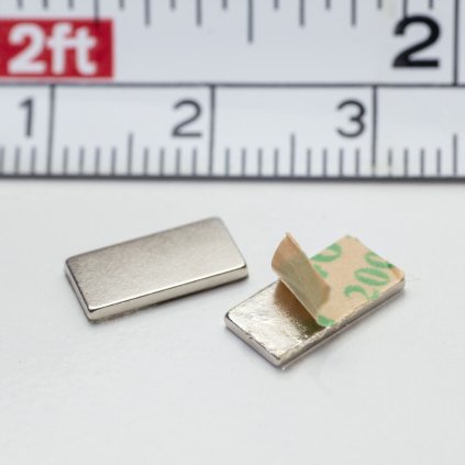3820 neodymovy magnet se samolepkou 3m 10x5x1 mm tloustka samolepky 0 06 mm set n s obsahuje dva magnety ktere se pritahuji