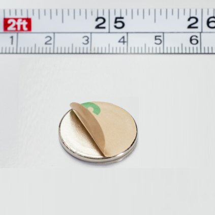 3916 neodymovy magnet se samolepkou 3m pr 20x2 mm tloustka samolepky 0 06 mm