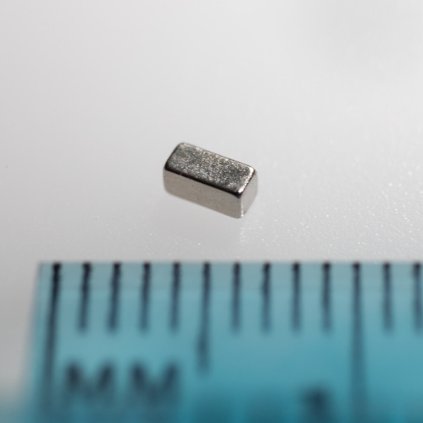 Neodymový magnet kvádr 1,4x1,4x3 VMM5UH-180 °C (Počet kusů 1 ks)