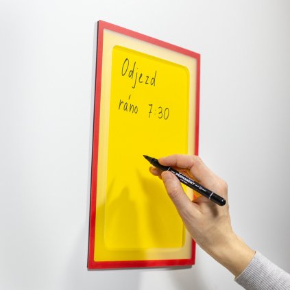 2812 magneticka kapsa a4 s vyrezem cervena