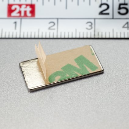 3721 neodymovy magnet se samolepkou 3m 20x10x1 mm tloustka samolepky 0 06 mm