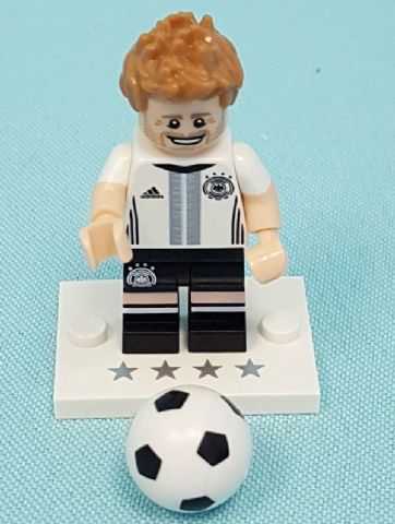 LEGO® minifigurky 71014 DFB série - 05. Benedikt Höwedes