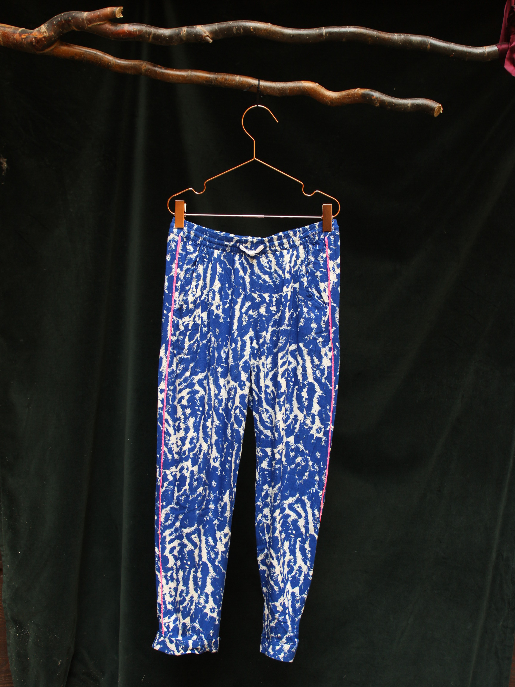 modro-bílé žíhané viskozové kalhoty H&M 10-11Y