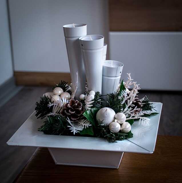 Moderní adventní věnec na stůl