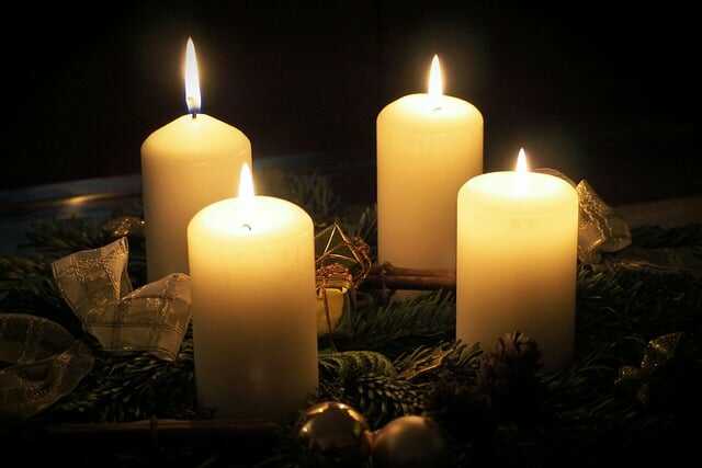 Která svíčka na adventním věnci se zapaluje první