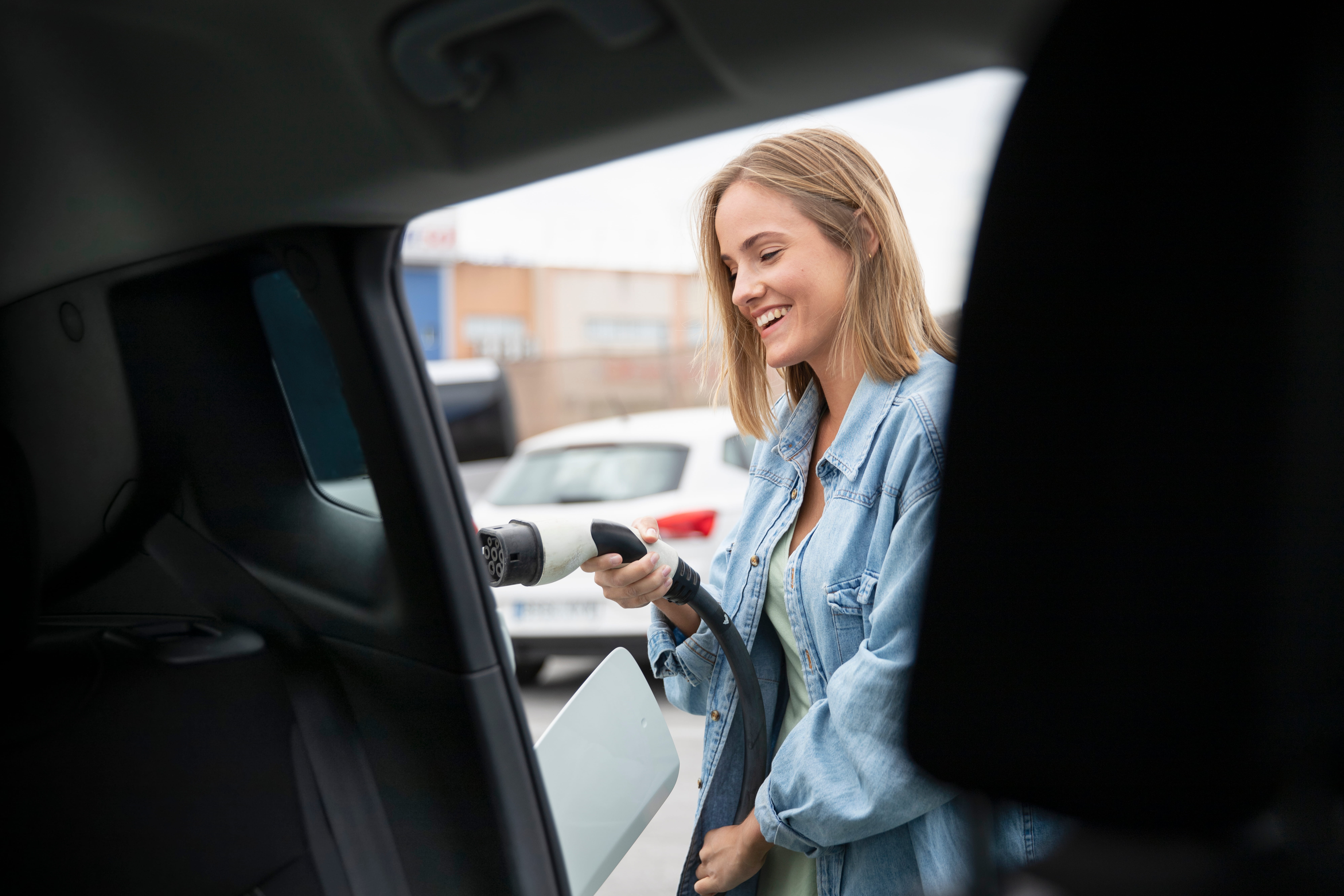 Nabíjení elektromobilu u domu