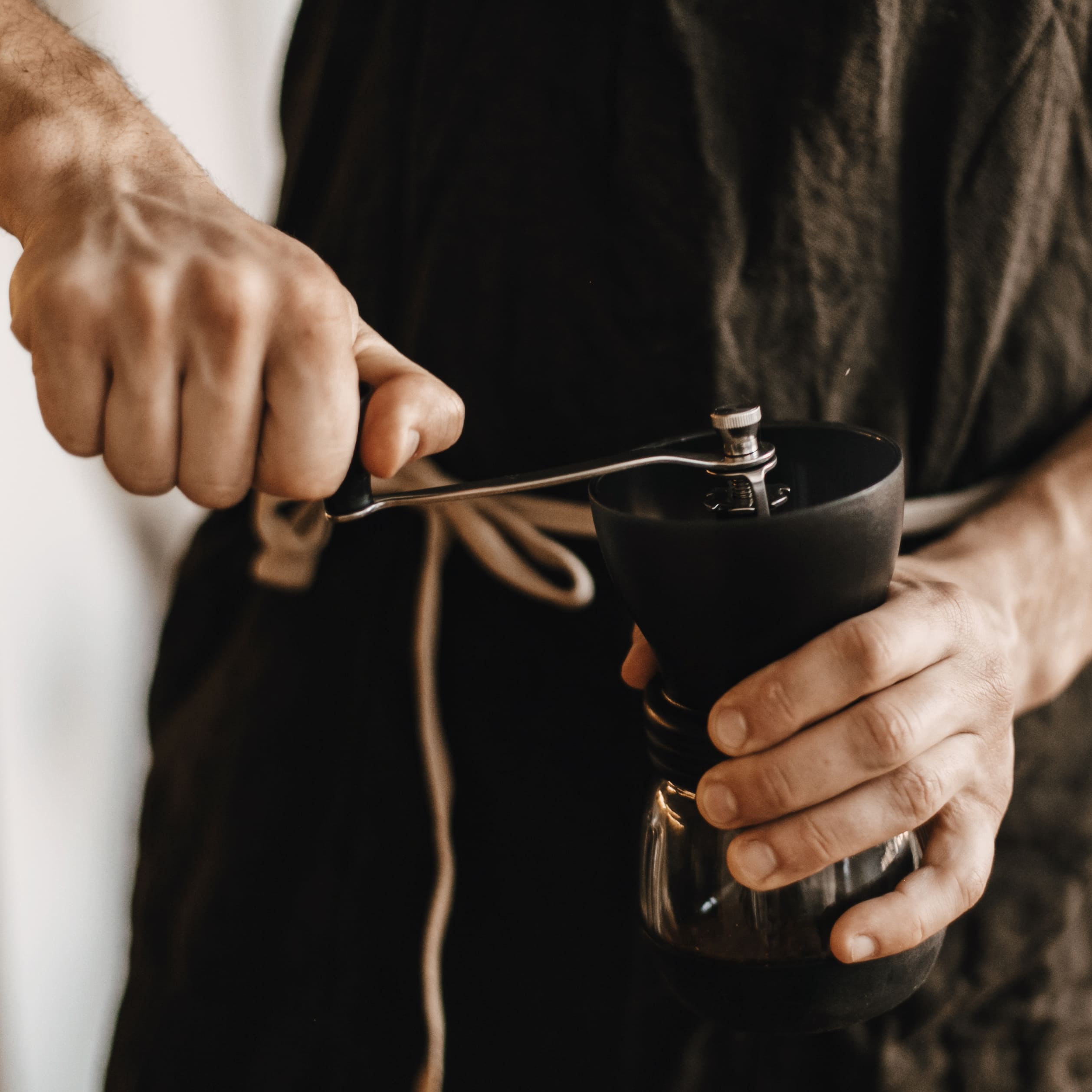 Jak namlít kávu k dokonalosti a výběr správného mlýnku na kávu