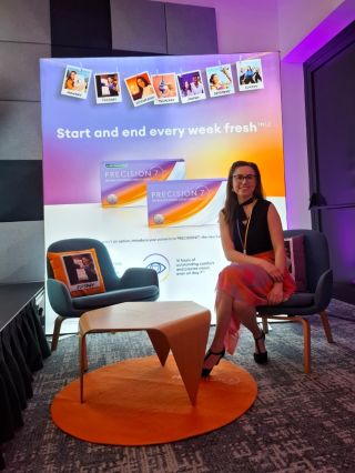 👀 O víkendu se naše kolegyně Kačka Sokolářová zúčastnila eventu společnosti Alcon k uvedení nových kontaktních čoček...