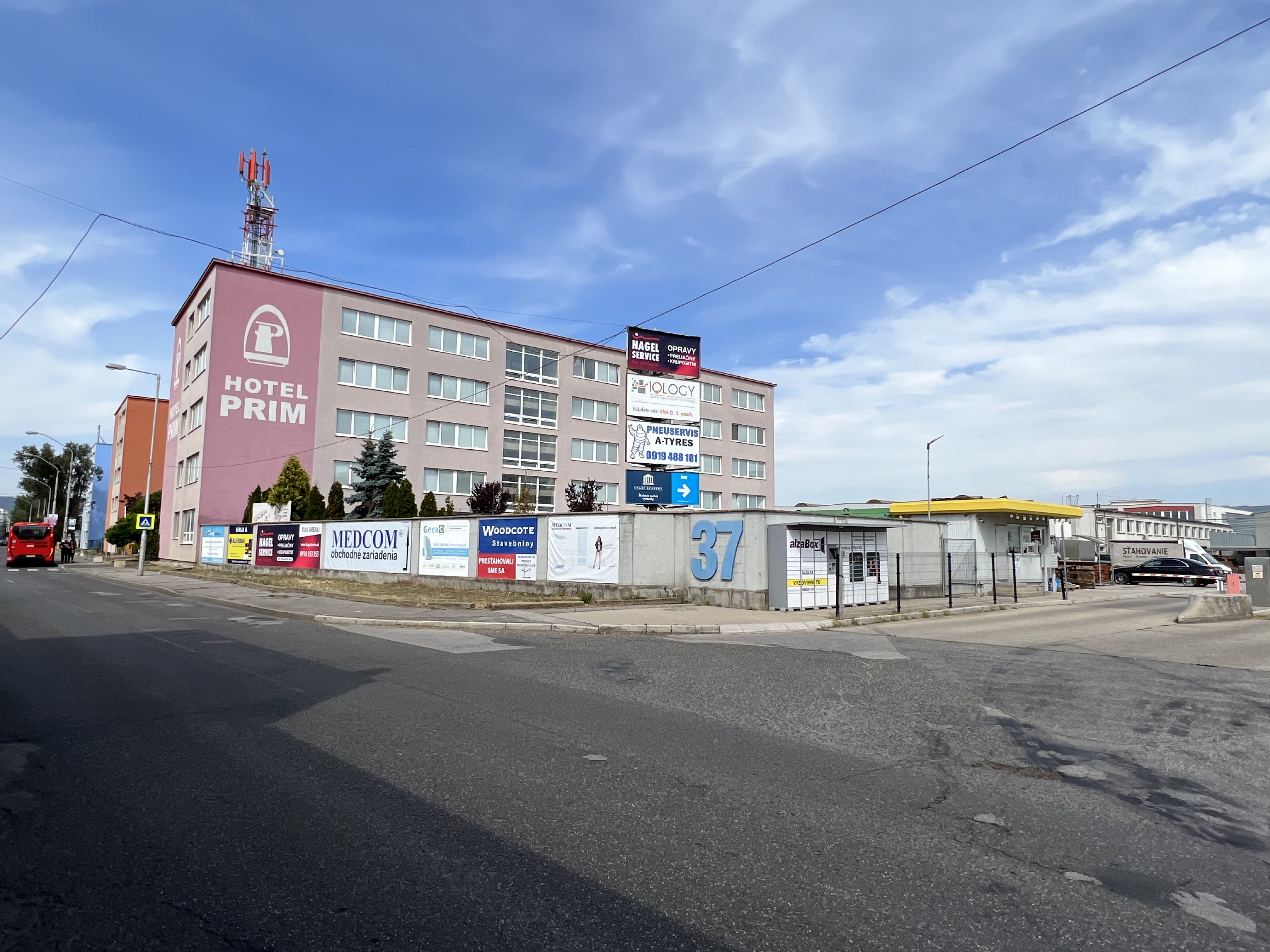 15FB6CF7-0AF8-4BB5-B9C2-7D61F7FCA7A6