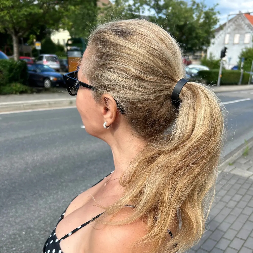 true-black_1000x_model