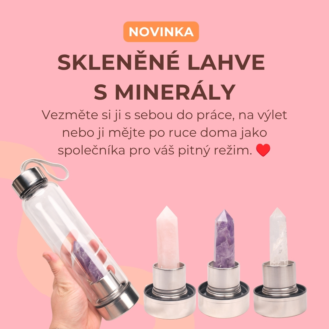 Skleněné lahve na vodu s minerály – růženínem, ametystem a křišťálem pro každodenní pitný režim.