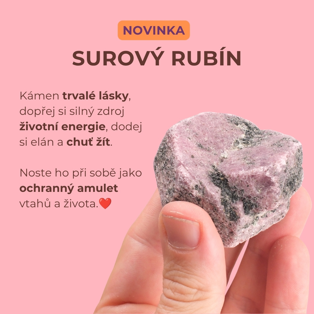Surový rubín – kámen trvalé lásky a životní energie Surový rubín je přírodní drahokam s výjimečnou energií, který po tisíciletí symbolizuje lásku, vášeň a životní sílu. Díky své nepravidelné, přirozené formě si zachovává plnou energetickou sílu přírody –