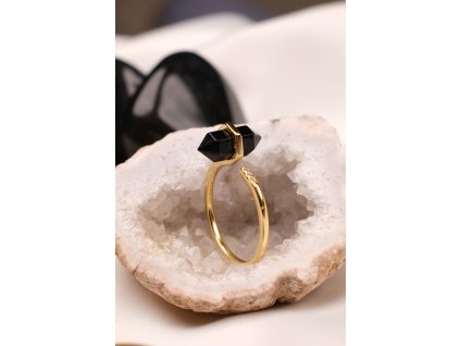 Pozlacený prsten s onyxem (uni) dvojitá špice
