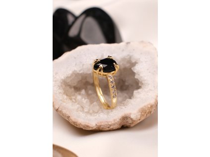 Pozlacený prsten s onyxem (uni) kapička