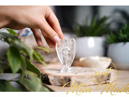 Křišťálový anděl největší 7,5cm (síla, ochrana, meditace, čistota)