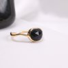 Pozlacený prsten s onyxem (uni) designový