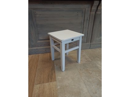 Dřevěná stolička D028