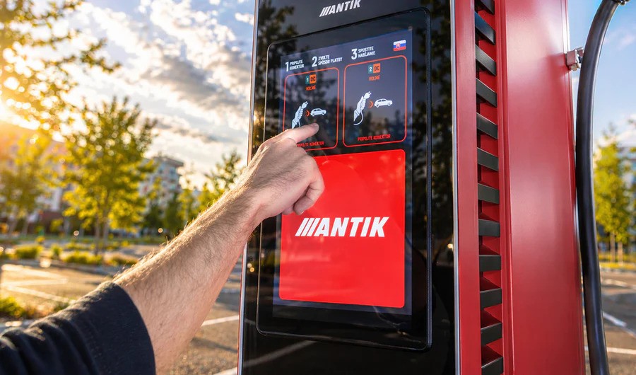 ezgif-410a88157f98bb6a