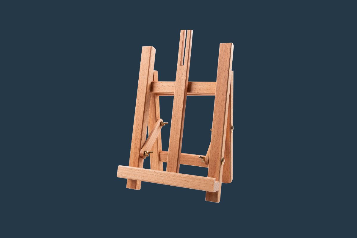 Malířský stojan 50 cm: Stabilní konstrukce z bukového dřeva, snadná manipulace.