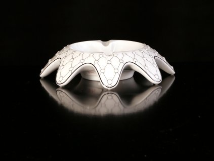čajová souprava, čajové soupravy porcelán, autorské soupravy, čajový set, čajový servis, souprava na čaj, hrnky na čaj, hrnky na kávu, šálek, čajové šálky, porcelán, karlovarský porcelán, český porcelán, Atelier Lesov, popelník, porcelánový popelník, Galaxie, platina