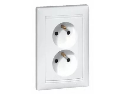 VALENA Zásuvka 2x 2P+T s prepäť.ochranou biela S74390