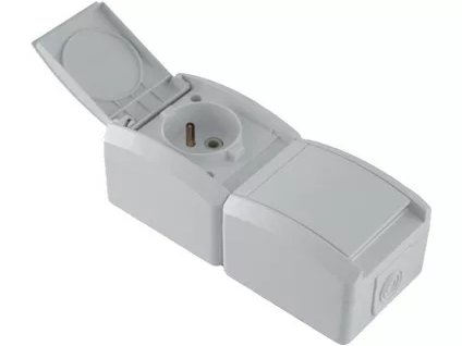 Zásuvka SetQ 2x2P+E vertikálna biela IP44