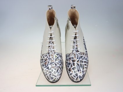 73325.00.1030 41 Path to the Minotaur size 40