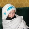 Yetti - hřejivá deka s kapucí se zvířátkem a tlapkovými kapsami