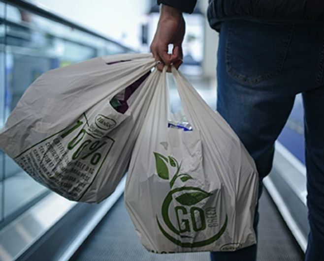 📸 „Taška, která nezůstane na věky.“ Kompostovatelná nákupní taška BioBag (30 l) je vyrobená z materiálu Mater-Bi – plně...