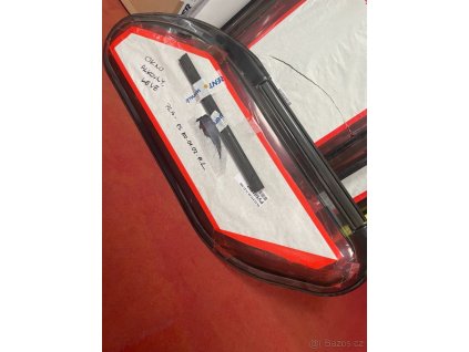 1207 leve okno alkovny pro obytne vozy pla