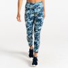 Dámské sportovní legíny Influential II Leggings DWJ612 mist dash print | RGT04016_66L