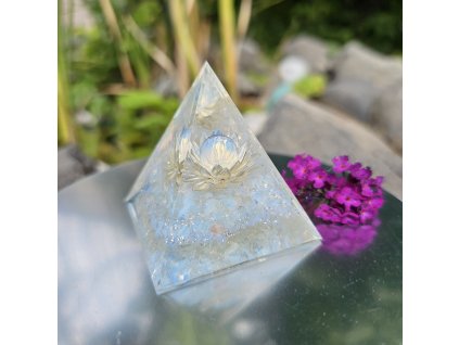 Duchovní průvodce-orgonitová pyramida "Paprsek moudrosti a vedení Archanděla Uriela"