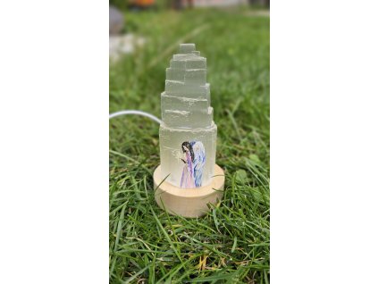 Brána světla- selenitový obelisk, lampička měnící barvy