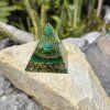 Srdce Země - orgonitová pyramida s malachity