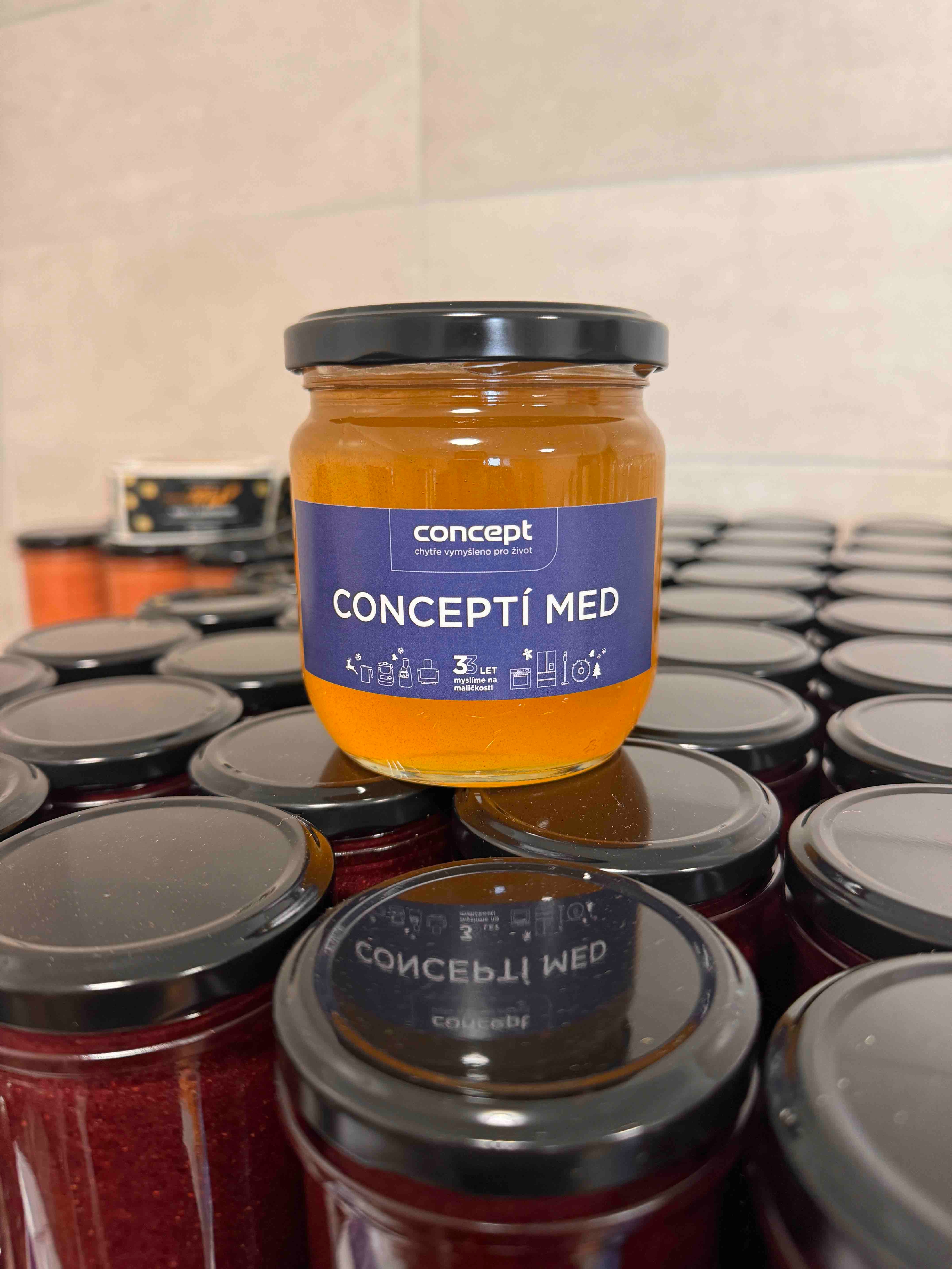 Med s vlastní etiketou