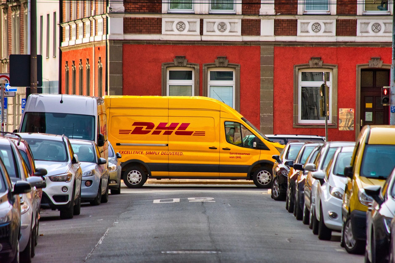 dhl-5739205_1280