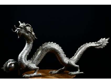 Drak一条龙抓着龙珠, 19. století - Prodáno