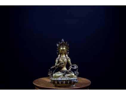 Avalokiteshvara 带着雄伟的王冠