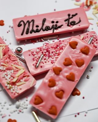 💗 Únor u nás bude růžový. Doslova. 💗 Náš klasický čokoládový workshop se na celý únor oblékne do růžového kabátku a...