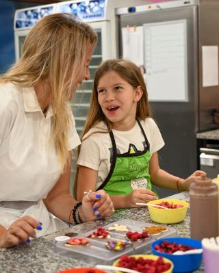 Hledáte program na víkend s dětmi? 🍫✨ Zapomeňte na klasické „kam půjdeme“… a přijďte si společně vytvořit něco sladkého....