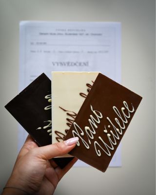 Hledáte milou pozornost pro paní učitelku jako poděkování za celý školní rok? 🍫💐 Darujte jí něco sladkého a osobního —...