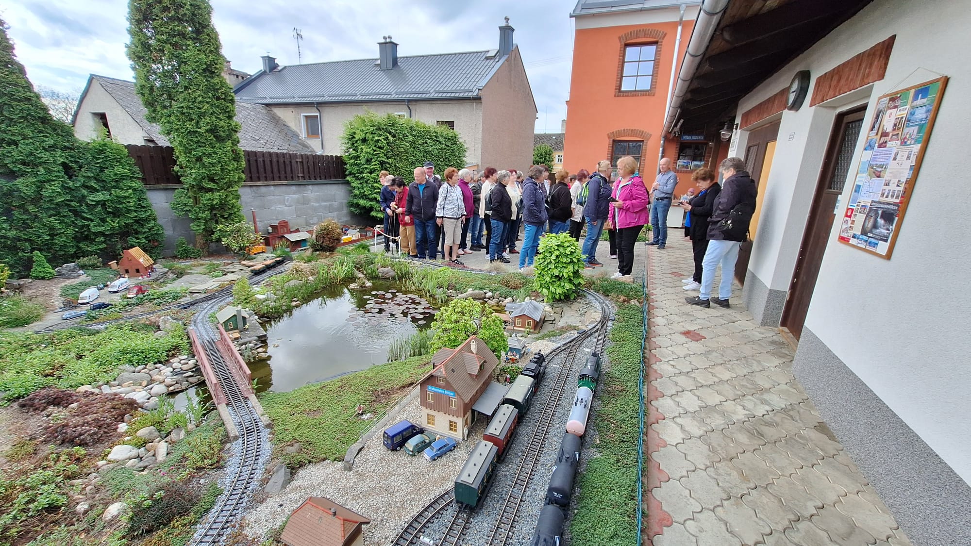 Pozdrav z výletu č. 03 – Zahradní železnice Střížov a zámek Čechy pod Kosířem