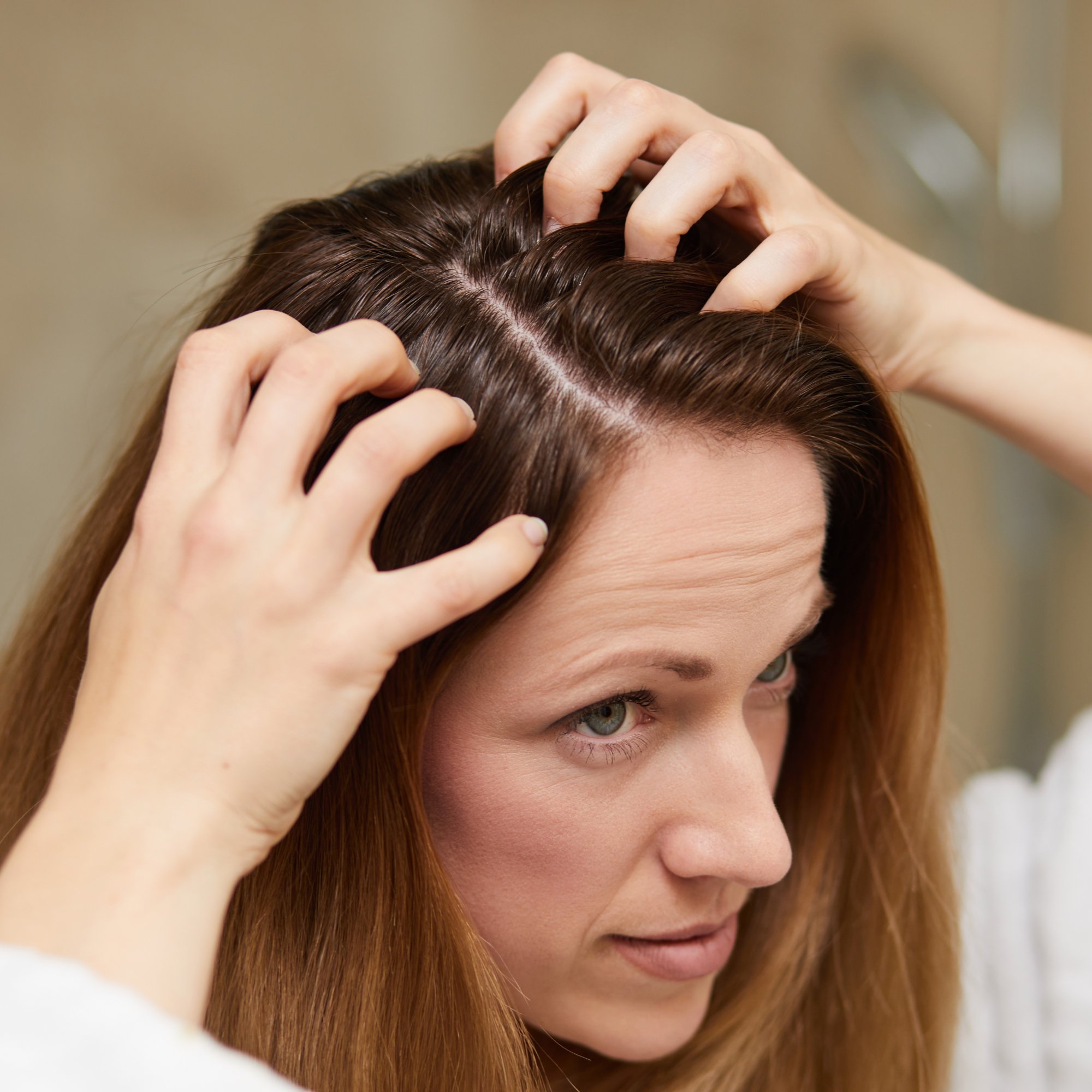 Mastné vlasy nebo mastná pokožka hlavy?