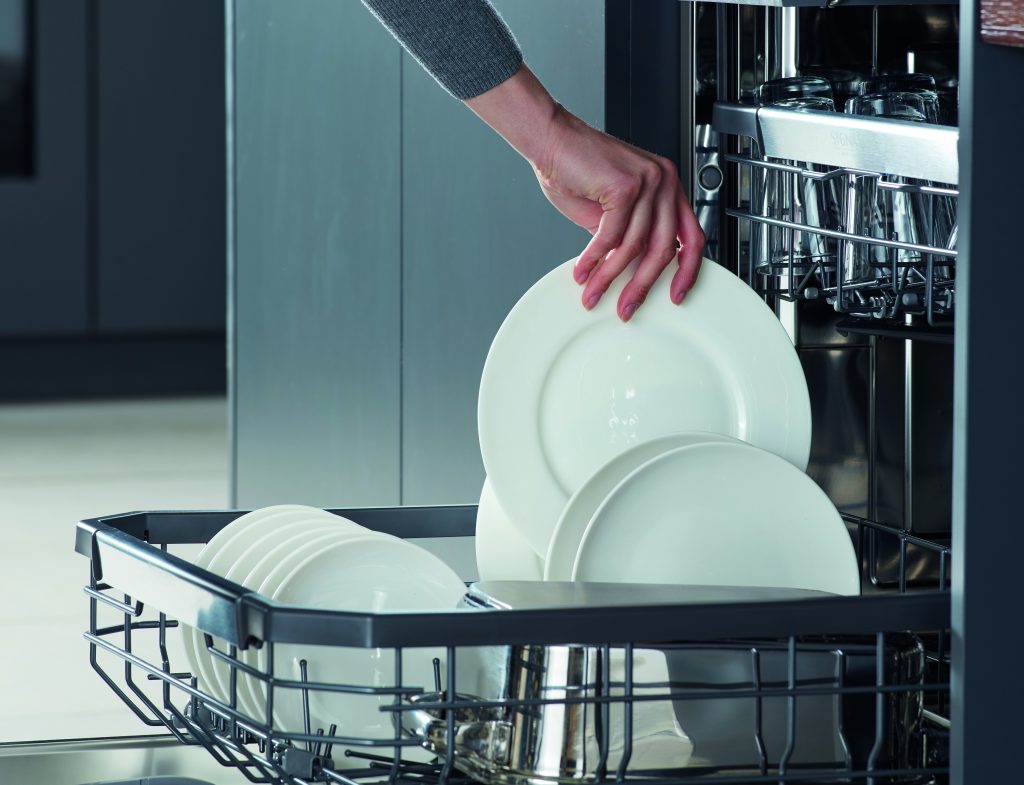 06.-SKS_Sliding-hinge-dishwasher-detail-1024x785