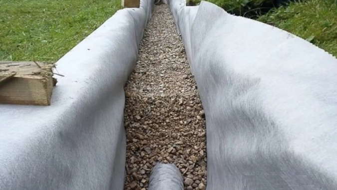 Geotextílie, tkaná nebo netkaná, kdy a jak použít